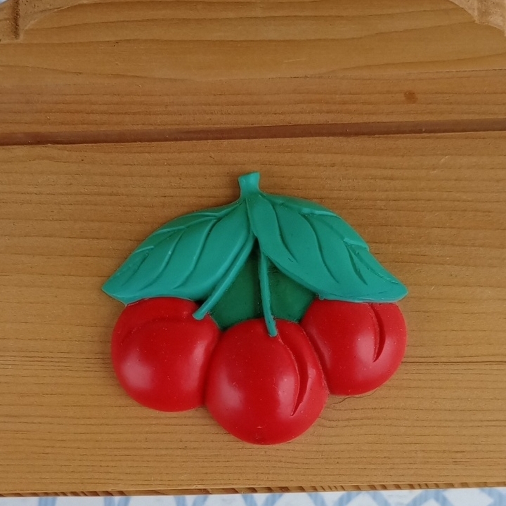 Wooden Box with Berries Jubilee Logo - Picture 5 of 6